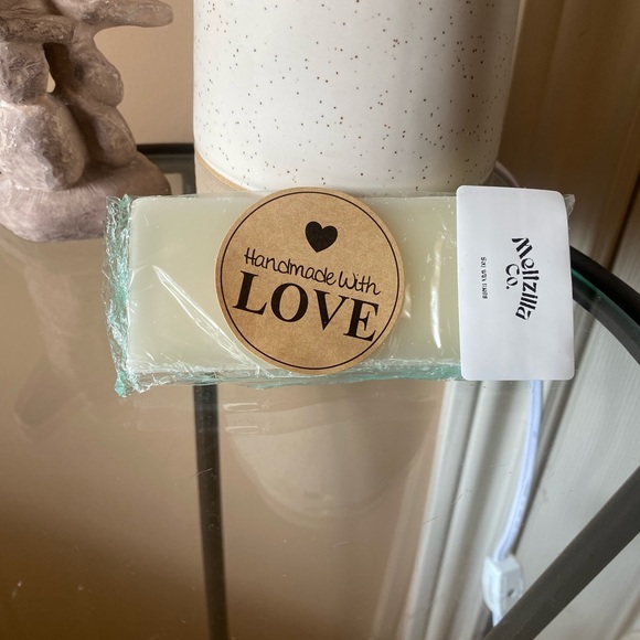 OUT OF STOCK Mad Clean (Clean Laundry) 100% Soy Wax Melts - Picture 3 of 11